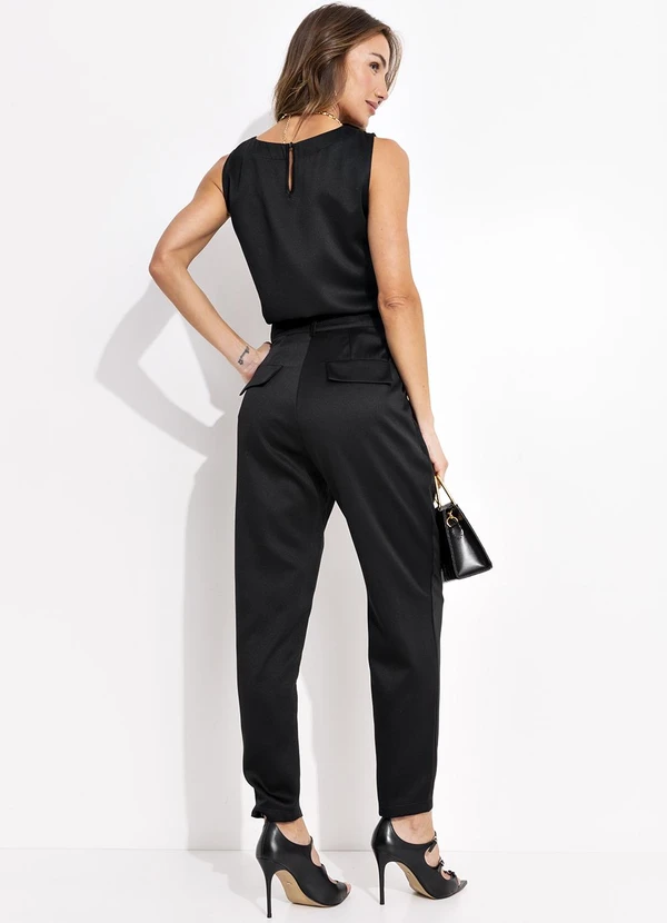 Quintess - Calça Alfaiataria Preta em Crepe com Cintura Alta e Comprimento Cropped 4