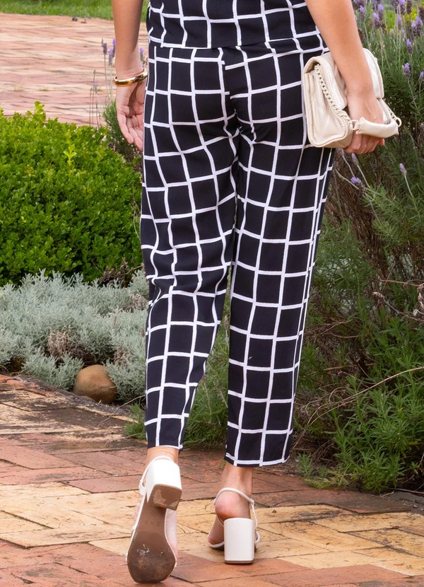 Quintess - Calça Quadriculada em Viscose Plana 3