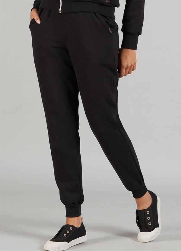 Calça Feminina Branca Que Valoriza Suas Curvas E Não Marca