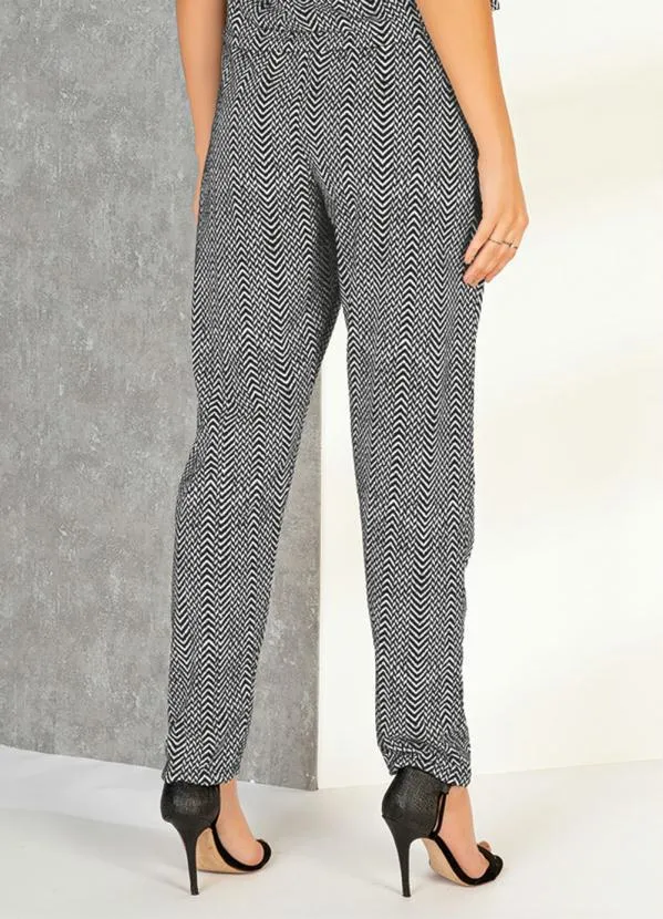 Moda Pop - Calça Chevron Preto com Pregas 2