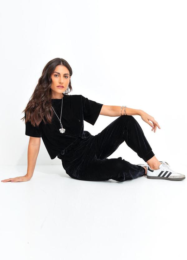 Quintess - Calça Jogger Preta em Veludo 3