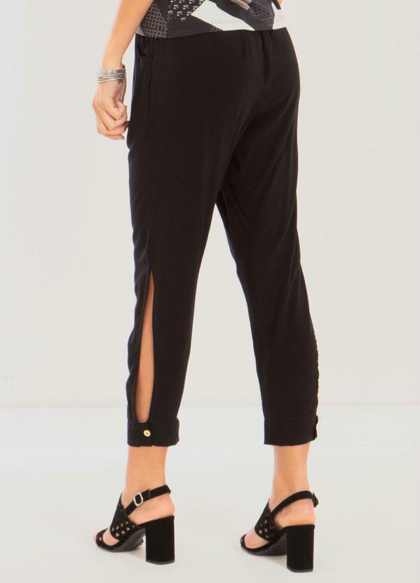 Quintess - Calça Preta com Abertura Lateral 2