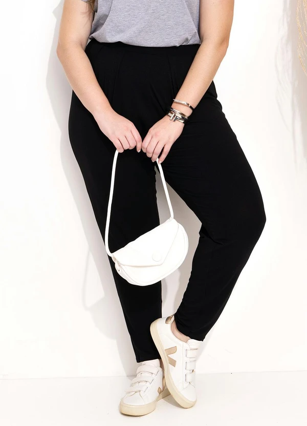 Quintess - Calça Preta Soltinha com Pregas 18