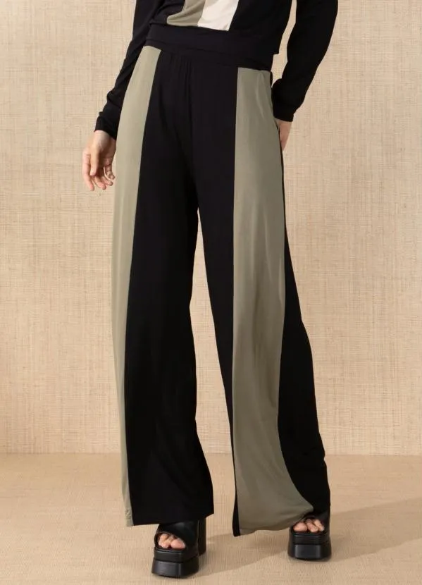 Quintess - Calça Preta/Verde Soltinha com Recortes