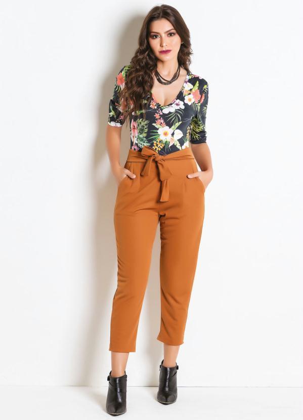 Moda Pop - Calça Capri Caramelo com Amarração 3