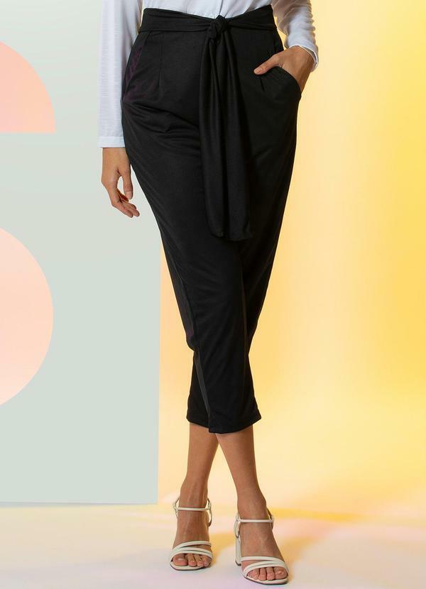 Moda Pop - Calça Capri Preta com Amarração 3
