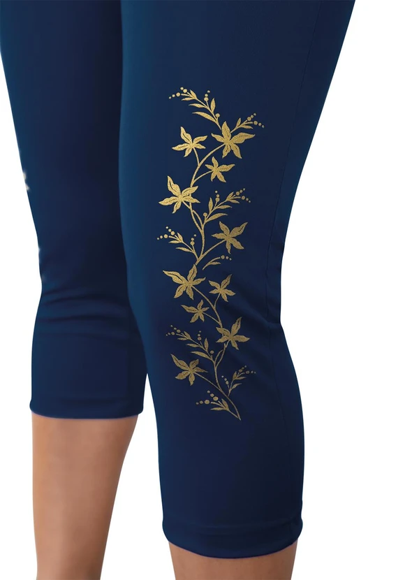 Moda Pop - Calça Corsário Azul com Estampa Localizada 4