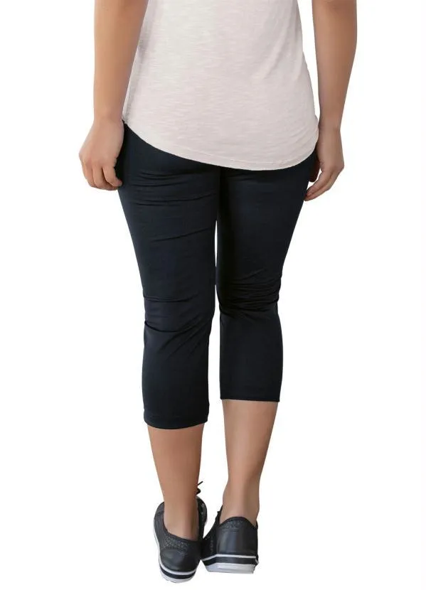 Moda Pop - Calça Corsário Preta com Estampa Localizada 2