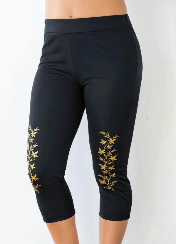 Moda Pop - Calça Corsário Preta com Estampa Localizada 6