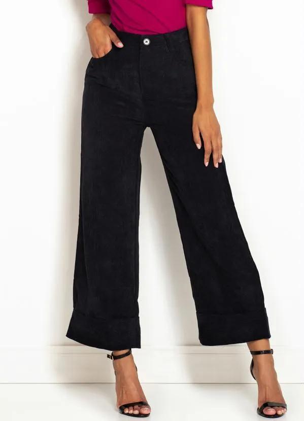 Hering - Calça Cropped de Veludo Cotelê Preta