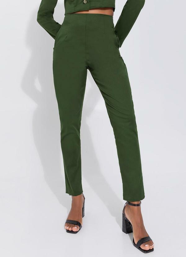 Enfim - Calça Feminina Carrot Cropped Acetinada Verde