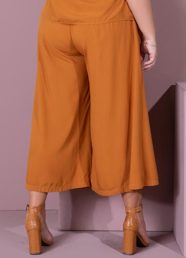 Quintess - Calça Marrom Ampla com Bolsos Funcionais 10