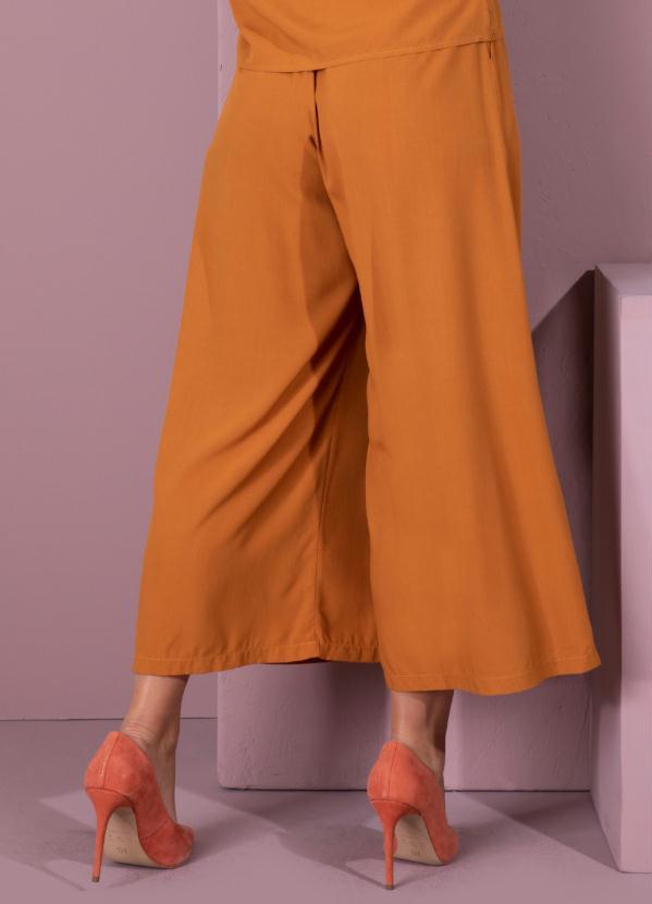 Quintess - Calça Marrom Ampla com Bolsos Funcionais 2