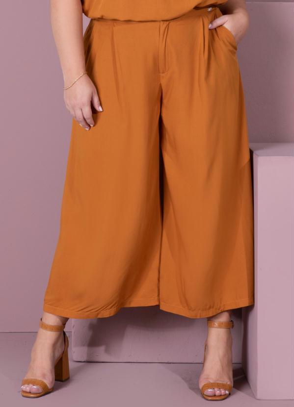 Quintess - Calça Marrom Ampla com Bolsos Funcionais 9