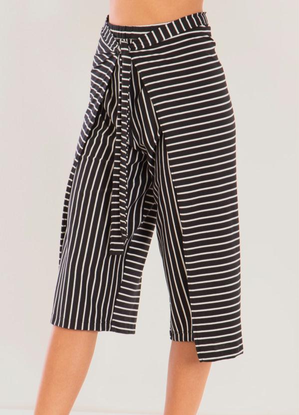 Quintess - Calça Pantacourt Envelope Preta e Off White