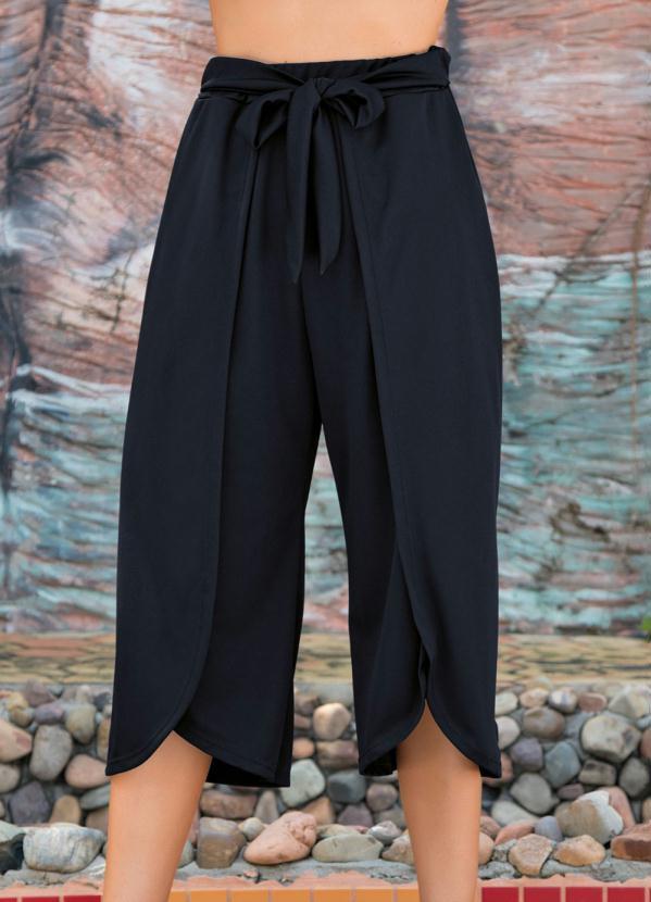 Outlet - Calça Pantacourt Preta com Amarração Frontal 7