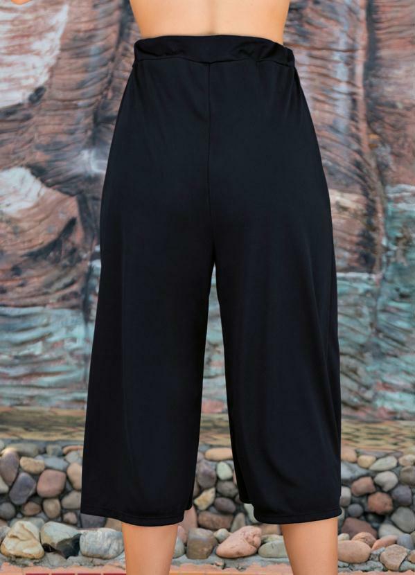 Outlet - Calça Pantacourt Preta com Amarração Frontal 8