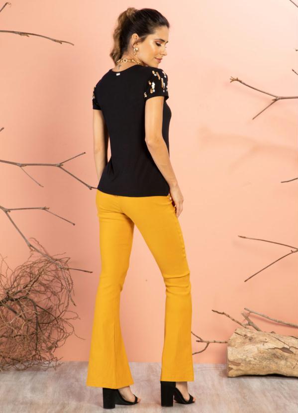 Quintess - Calça Flare Mostarda com Fenda Frontal 4