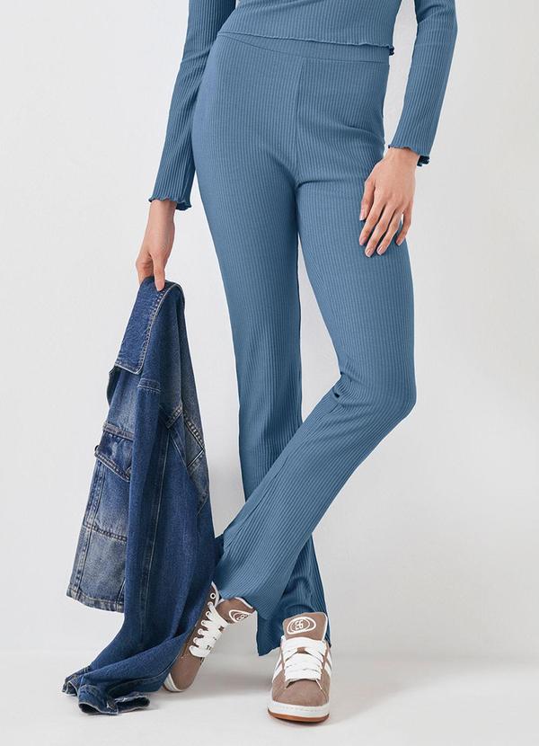 Sofie - Calça Slim Flare em Ribana Azul