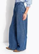 Cal�a azul escuro em jeans de algod�o