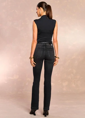 Doce Trama - Calça Bootcut Violeta em Denim Preto - DOCE TRAMA