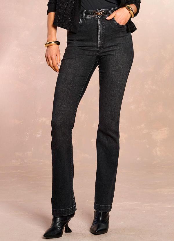 Doce Trama - Calça Bootcut Violeta em Denim Preto