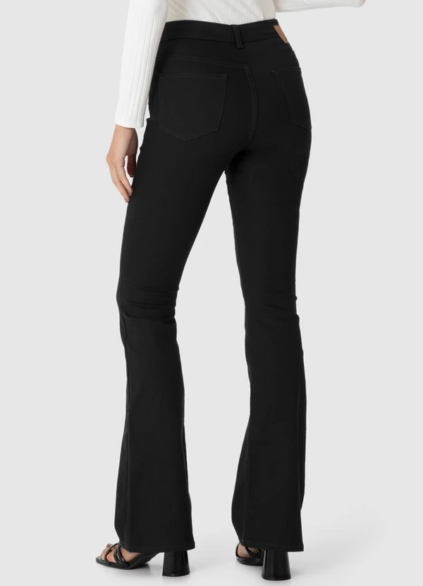 Malwee - Calça Flare Cintura Alta em Sarja Preto 2