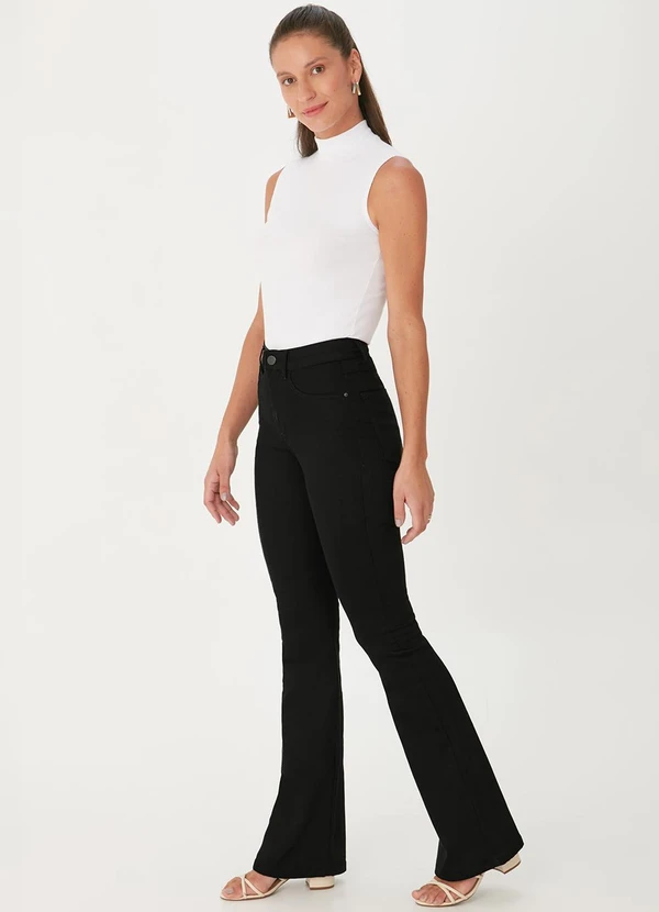 Malwee - Calça Flare Cintura Alta em Sarja Preto 3