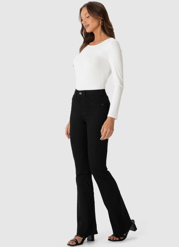 Malwee - Calça Flare Cintura Alta em Sarja Preto 5