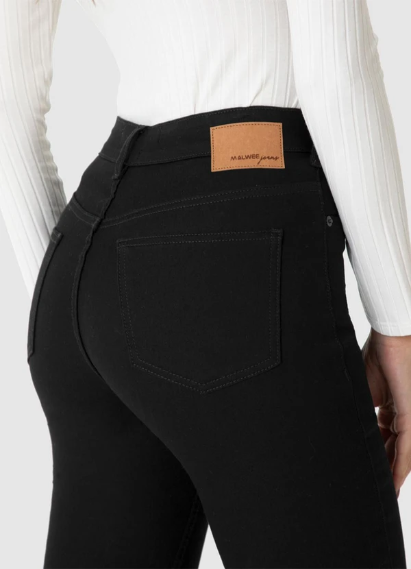 Malwee - Calça Flare Cintura Alta em Sarja Preto 6