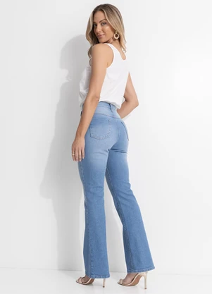 Quintess - Calça Flare Jeans Claro em Jeans - QUINTESS