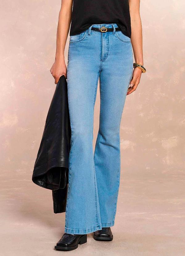 Doce Trama - Calça Flare Tulipa Ethnic Blur em Denim Azul