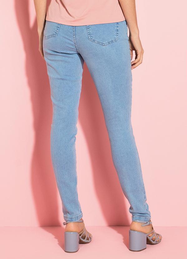 Quintess - Calça Jeans Azul Claro com Recortes 4