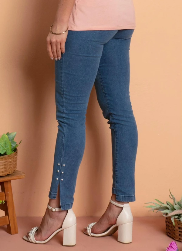 Quintess - Calça Jeans Claro com Pérolas 4
