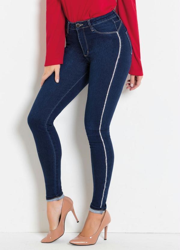 Sawary Jeans - Calça Jeans com Faixas Laterais em Strass