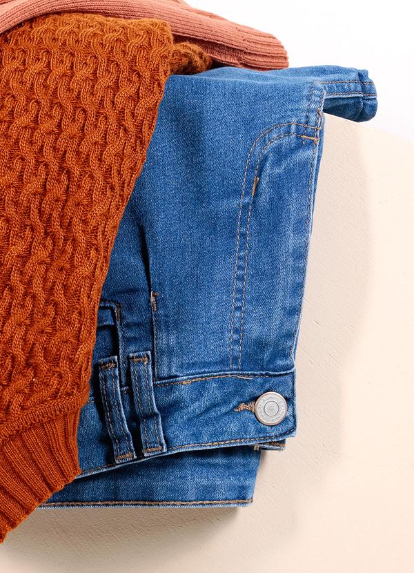 Quintess - Calça Mom Jeans Clara com Pregas na Cintura 8