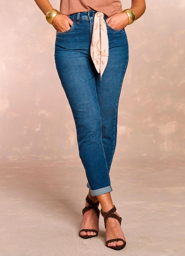 Doce Trama - Calça Mom Lavanda Soft Garden em Denim Azul