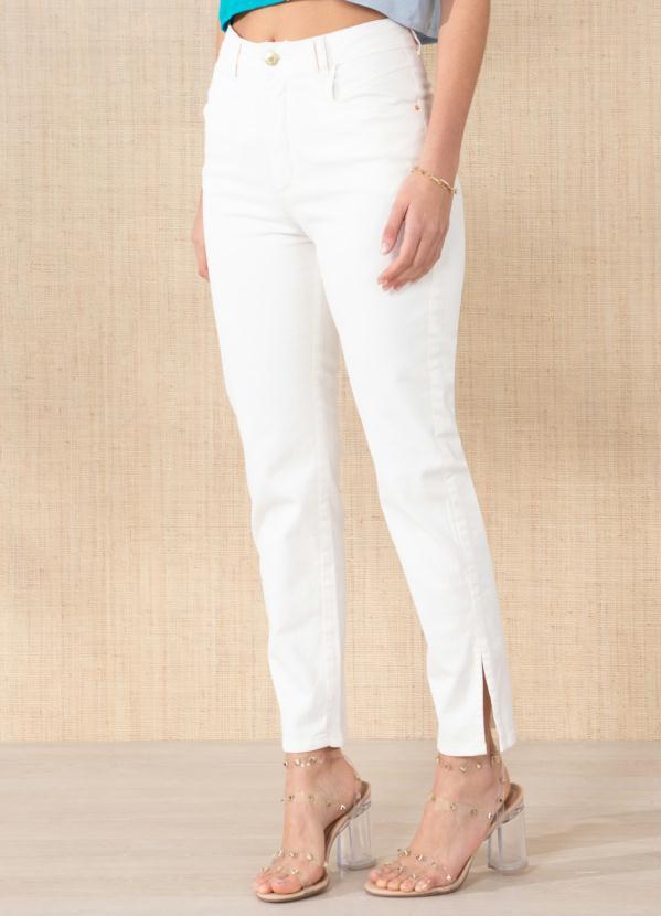 Quintess - Calça Off White com Bolsos Funcionais