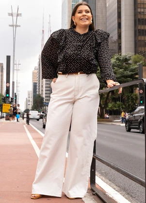 Quintess - Calça Pantalona Off White em Jeans - QUINTESS