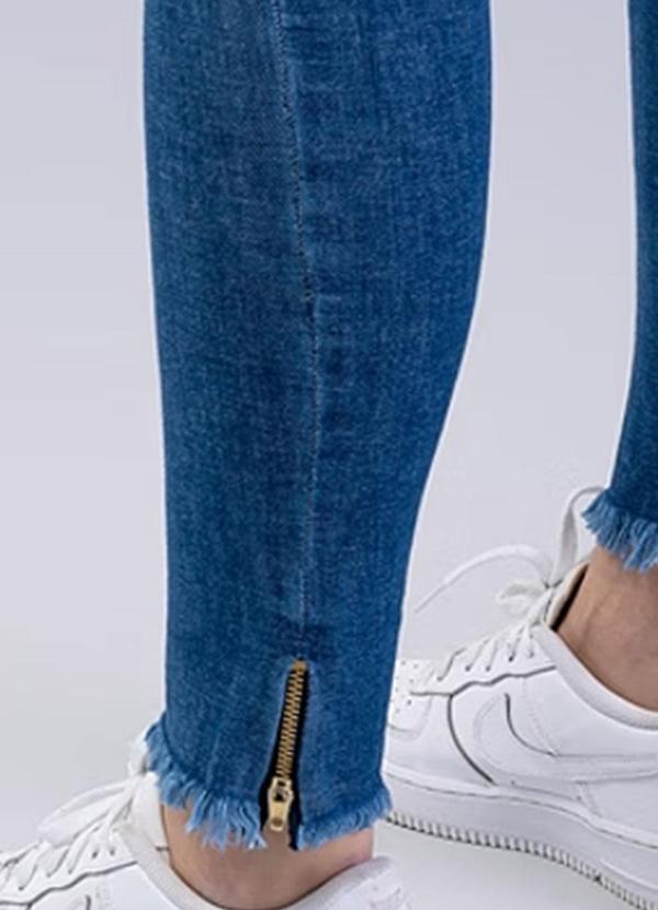 Amo Brand - Calça Skinny Jeans com Zíper Lateral Jeans 4