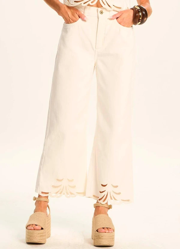 Doce Trama - Calça Wide Cropped Sarja Bordado Miragem Branco