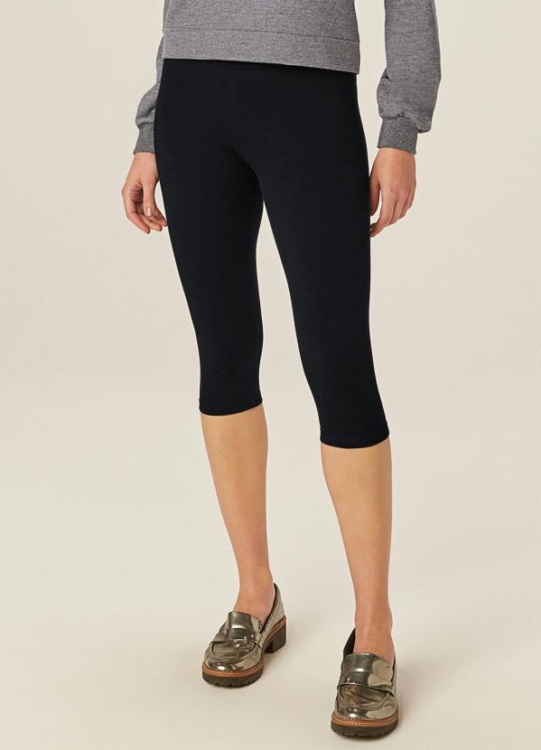 Malwee - Calça Preta Corsário em Cotton