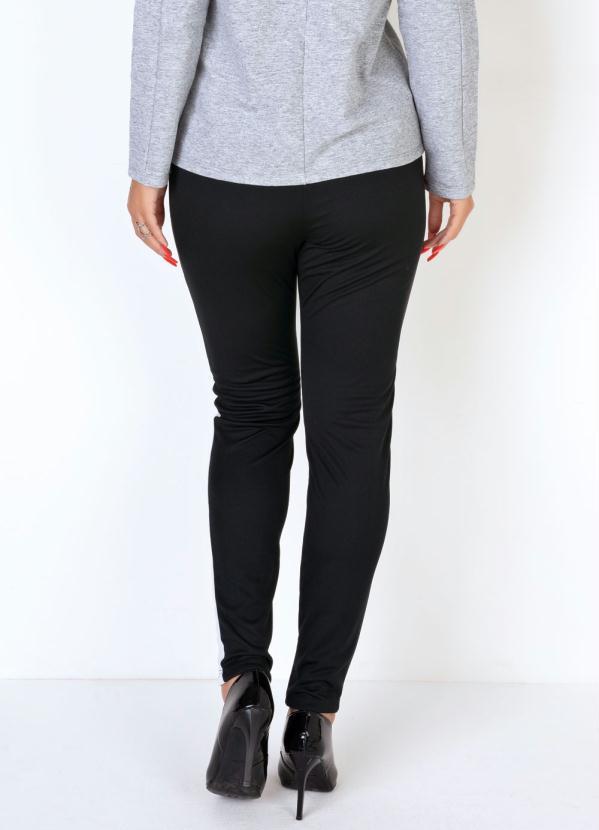 Outlet - Legging Preta e Recortes Laterais Contrastantes 2