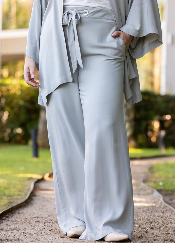 Quintess - Calça Cinza Claro em Viscose Plana Sarjada