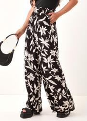 Cala Floral Preto e Off White em Viscose Plana