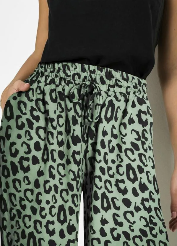 bonprix - Calça Pantacourt com Amarração Onça Verde 5