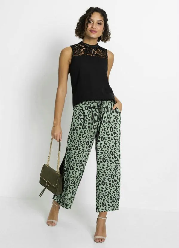 bonprix - Calça Pantacourt com Amarração Onça Verde 3