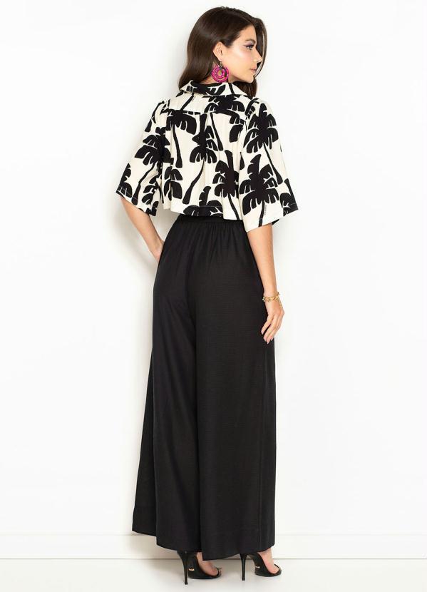 Farm - Calça Pantalona de Viscose Detalhe de Bolso Preta 4