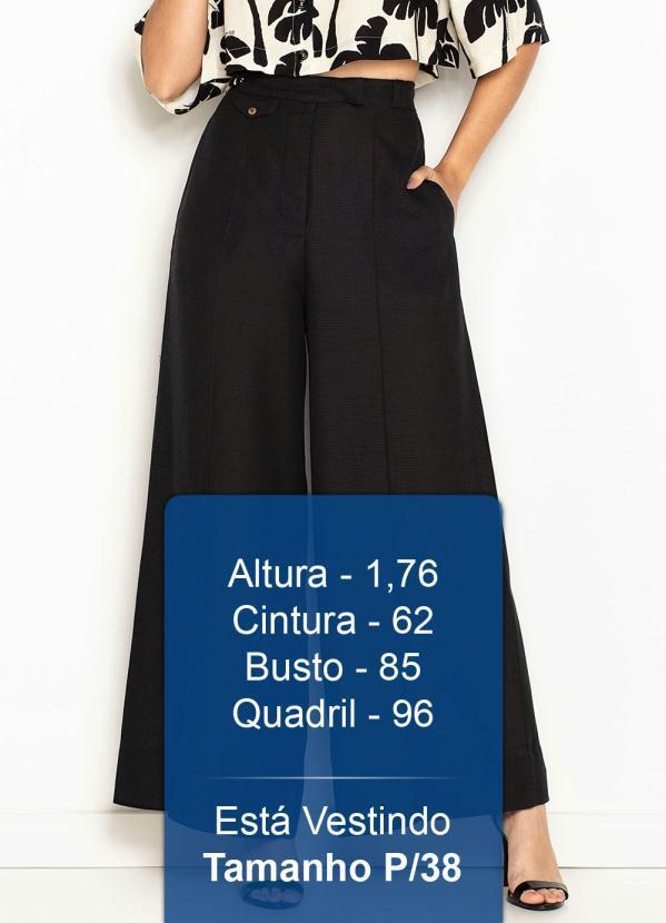 Farm - Calça Pantalona de Viscose Detalhe de Bolso Preta 5