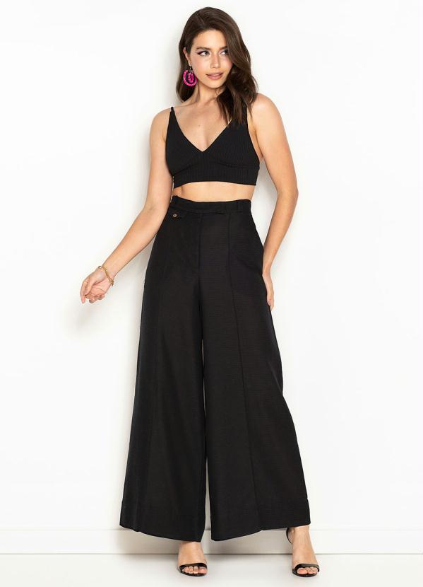 Farm - Calça Pantalona de Viscose Detalhe de Bolso Preta 8